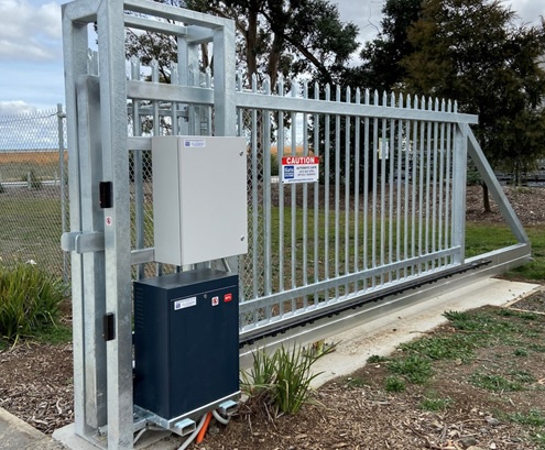 Enclosures installed on a motorised gate